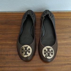 TORY BURCH - Brown Minnie Travel Ballet Flat
